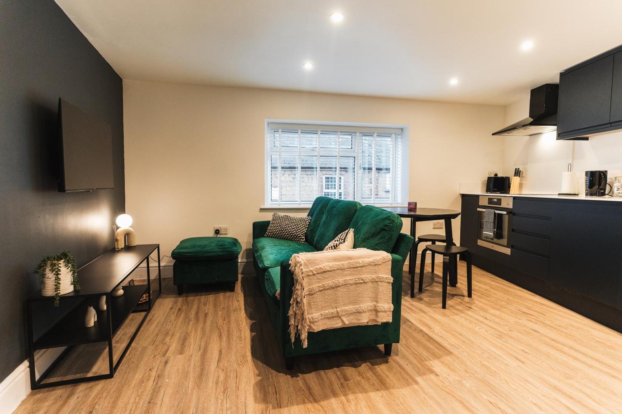 Feature Stone, Stunning Apartment, 2 X King Beds And Single, Sleeps 5 Castle Cary Exterior foto